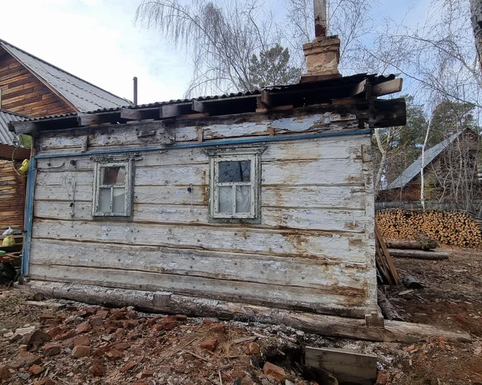 Повезло обрести старинный летний дом из карбасных досок.